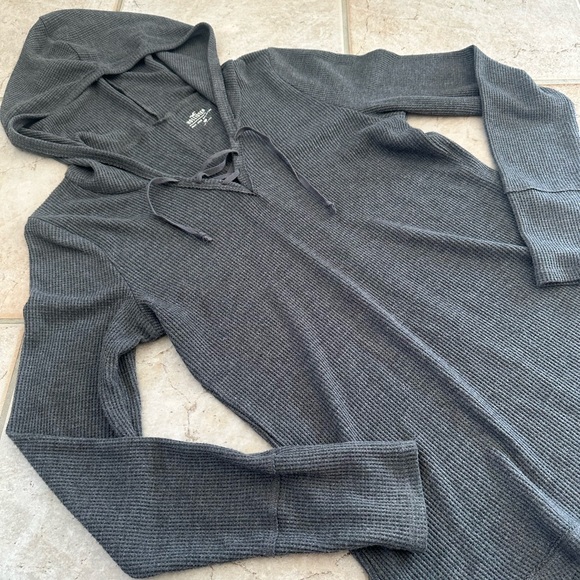 Grey Waffle Hollister Long Sleeve with Hood - Picture 2 of 7